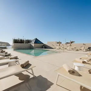 Reveron Plaza Hotell